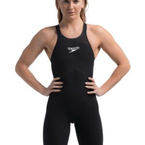 Dama s rukama na bokovima odjevena Speedo Fastskin LZR Pure Valor 2.0 Otvorene hlače do koljena - Crne - Prednje view